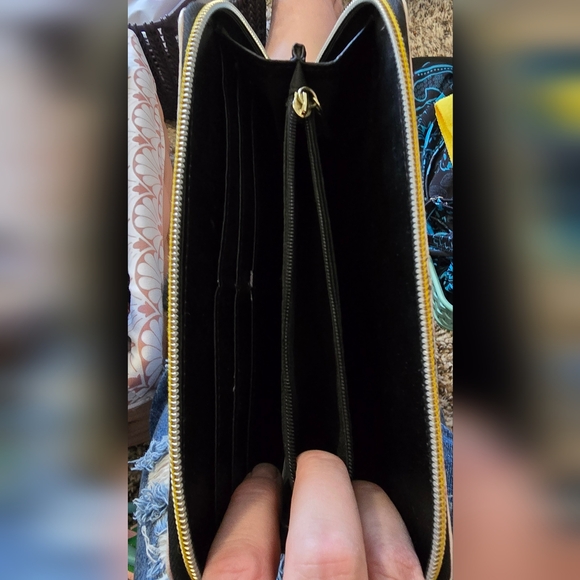 Skull & Roses Wallet - Picture 7 of 11